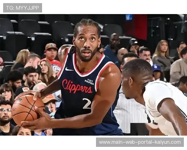 泰伦-卢解释莱昂纳德关键缺席 球员健康重于单场胜负 泰伦-卢解释莱昂纳德关键缺席 球员健康重于单场胜负